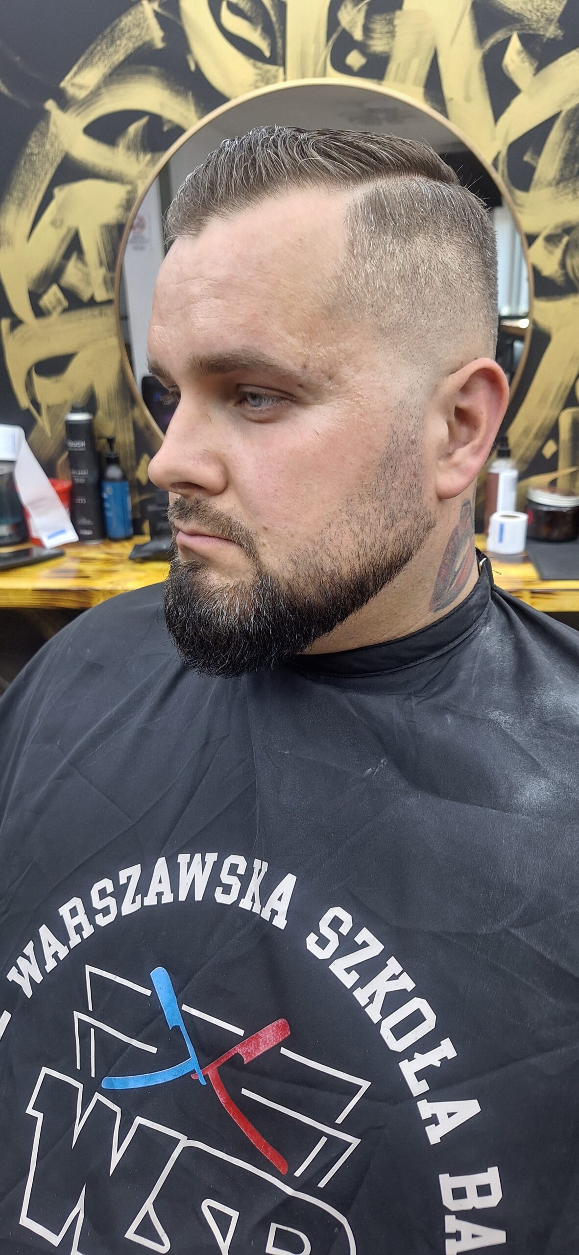 Strzyżenie włosów i modelowanie brody w salonie Szacunek Błażeja